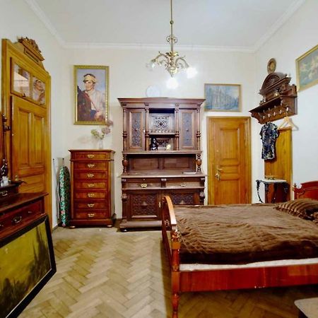 "Eva Stories" Movie Apartment On Rynok Square Львов Экстерьер фото