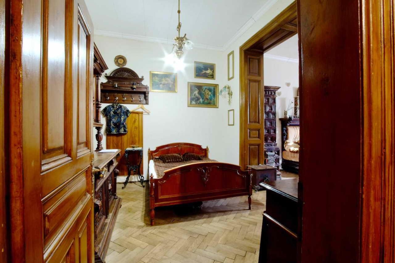 "Eva Stories" Movie Apartment On Rynok Square Львов Экстерьер фото