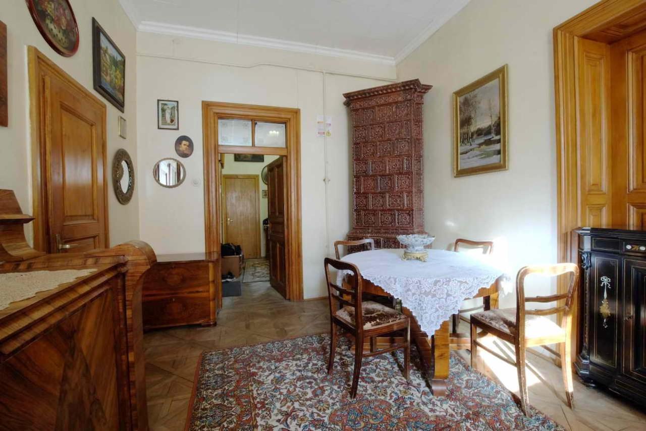 "Eva Stories" Movie Apartment On Rynok Square Львов Экстерьер фото