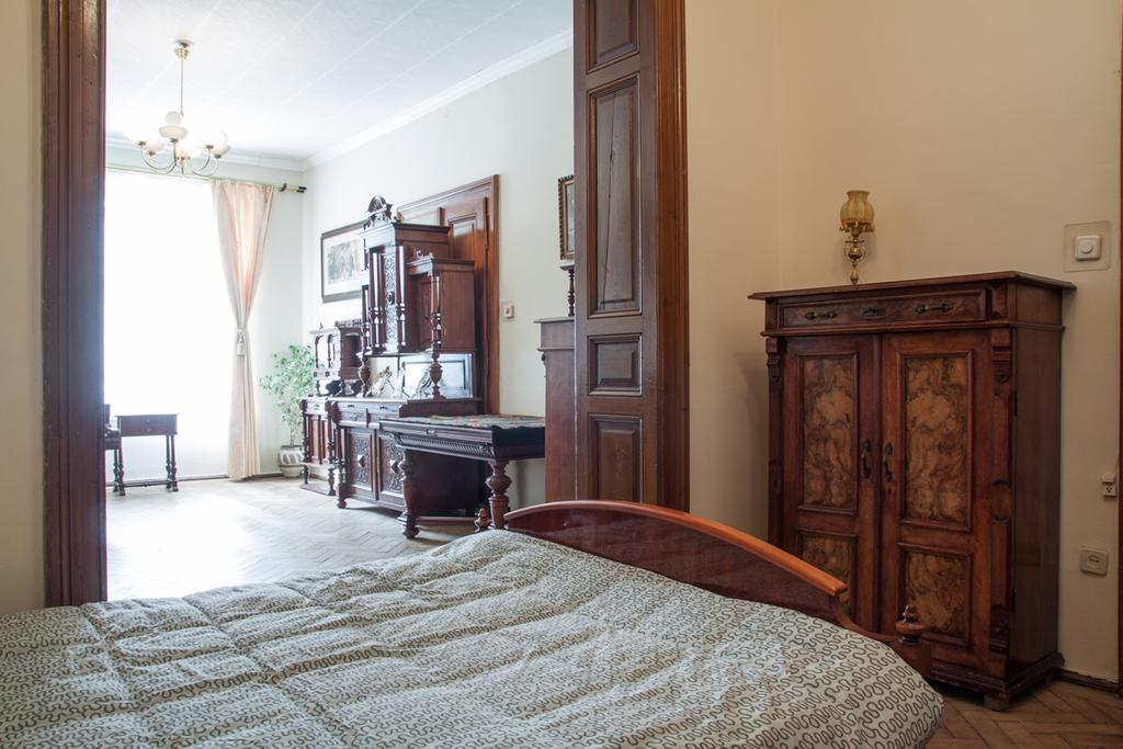 "Eva Stories" Movie Apartment On Rynok Square Львов Экстерьер фото