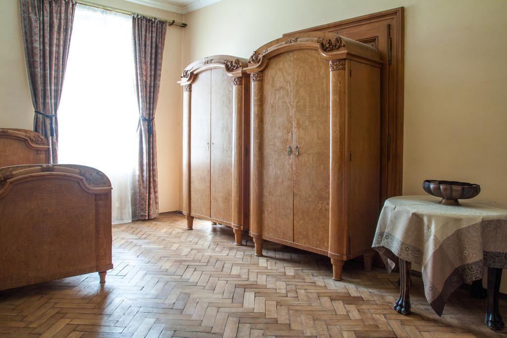 "Eva Stories" Movie Apartment On Rynok Square Львов Экстерьер фото