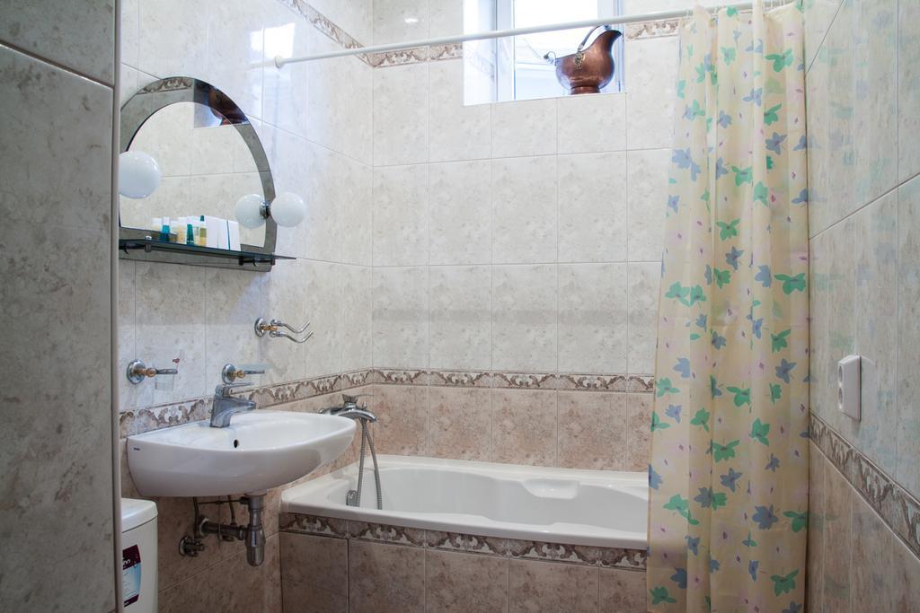 "Eva Stories" Movie Apartment On Rynok Square Львов Экстерьер фото