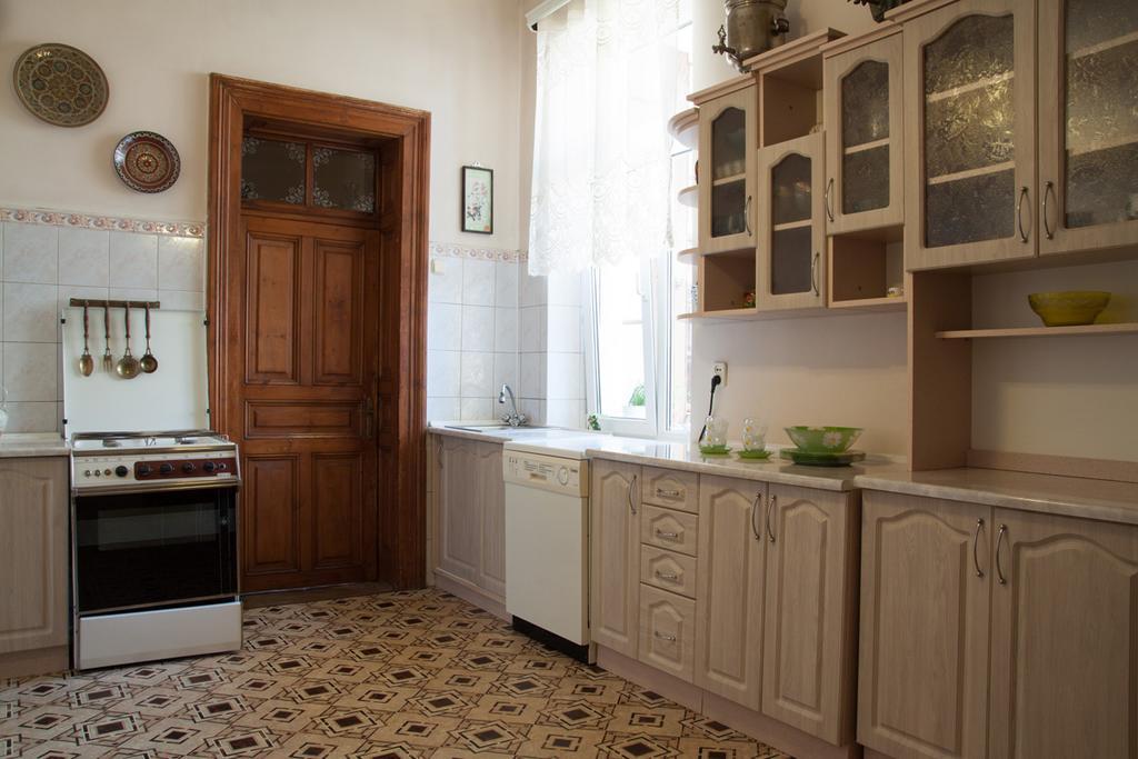 "Eva Stories" Movie Apartment On Rynok Square Львов Экстерьер фото